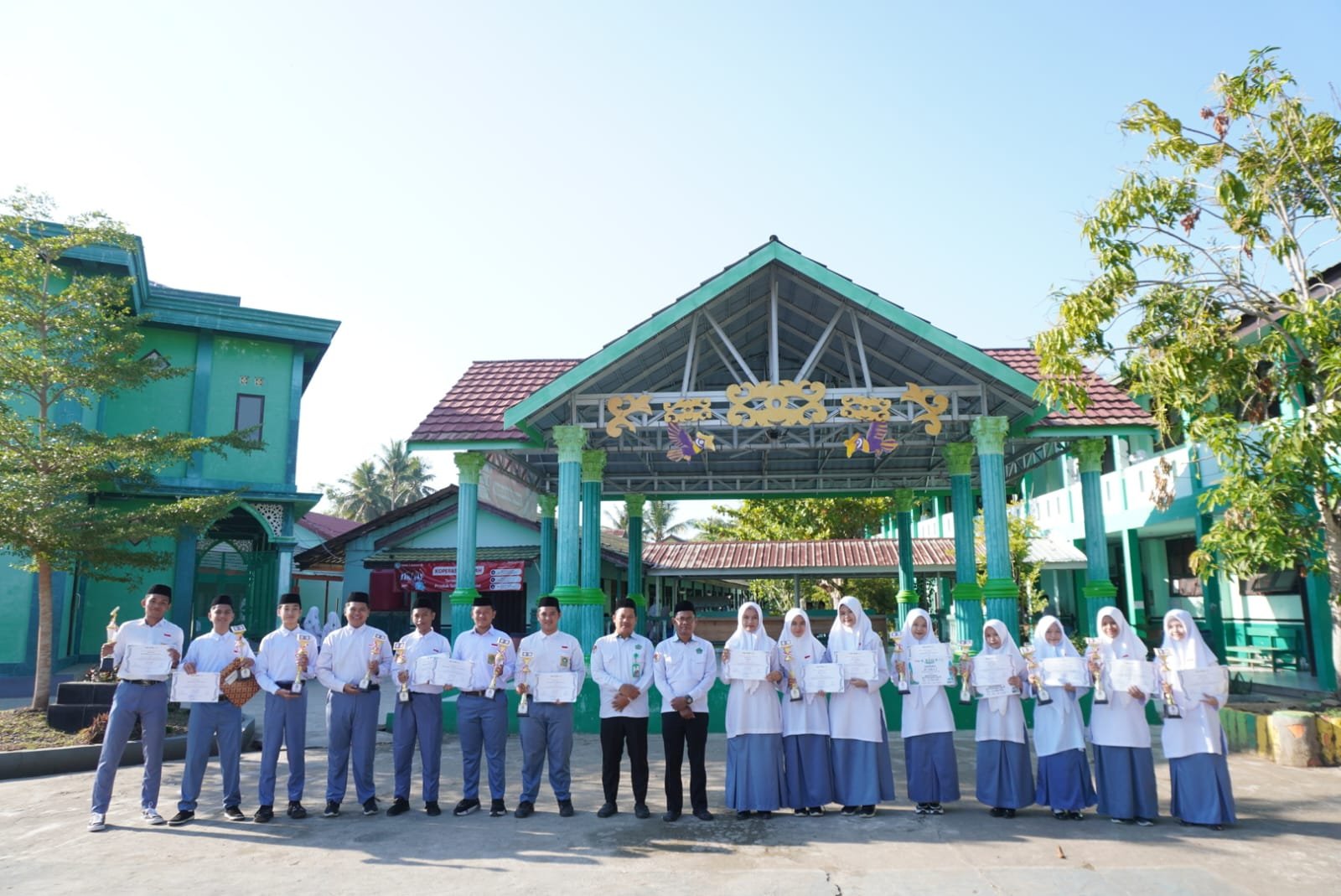 Apresiasi Prestasi Qurani, MAN 2 HSU Beri Penghargaan Kepada Para Juara STQ Kabupaten Hulu Sungai Utara
